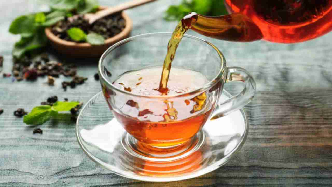 Read more about the article Tea vs. Coffee in the Morning: Making the Healthier Choice